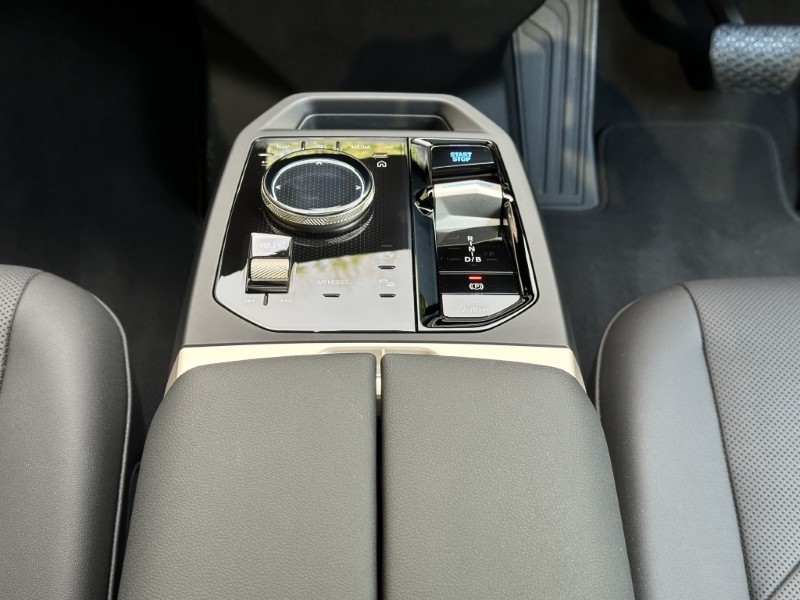 2024 (24) BMW iX 240kW xDrive40 M Sport 76.6kWh 5dr 3341329