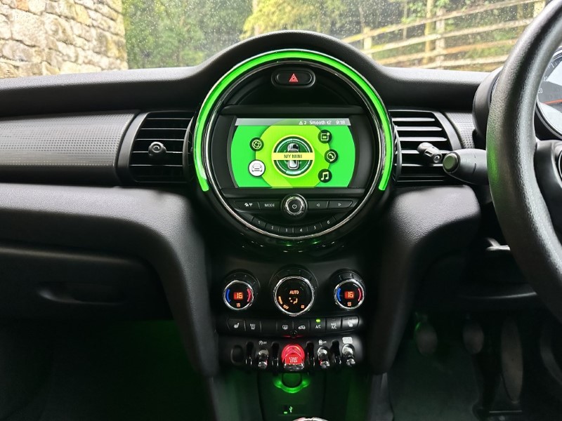 2020 (20) MINI HATCHBACK 1.5 Cooper Classic II 5dr 3543962