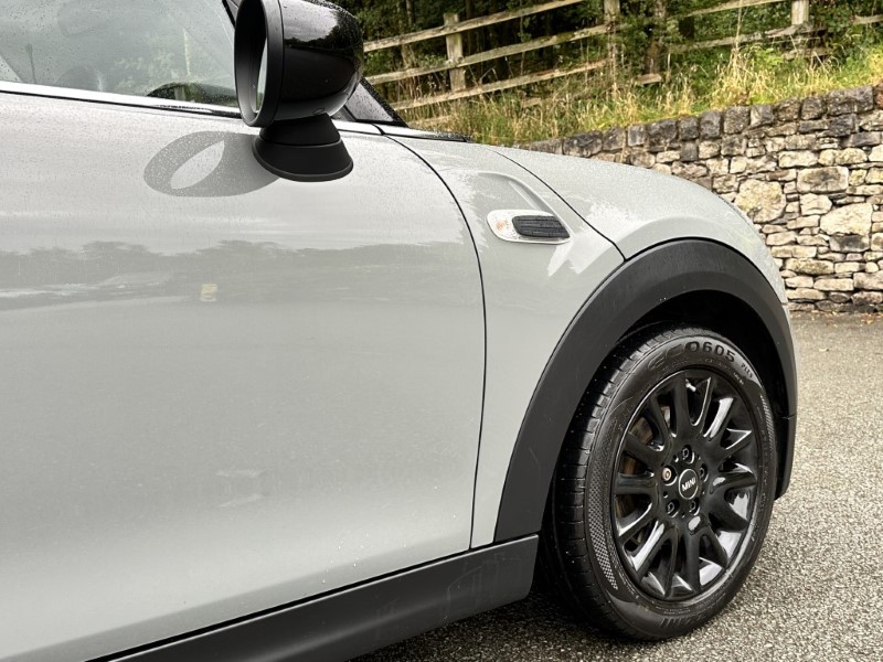 2020 (20) MINI HATCHBACK 1.5 Cooper Classic II 5dr 3543997