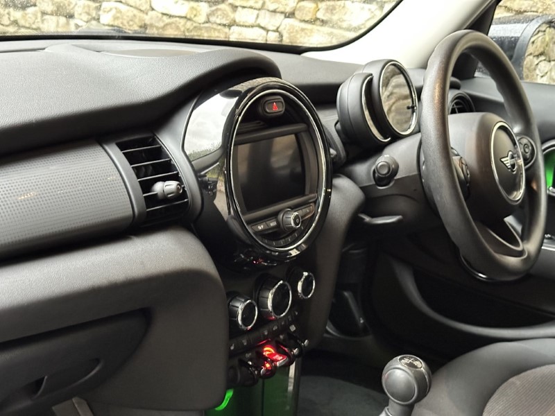 2020 (20) MINI HATCHBACK 1.5 Cooper Classic II 5dr 3543965