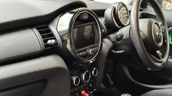 2020 (20) MINI HATCHBACK 1.5 Cooper Classic II 5dr 3543965