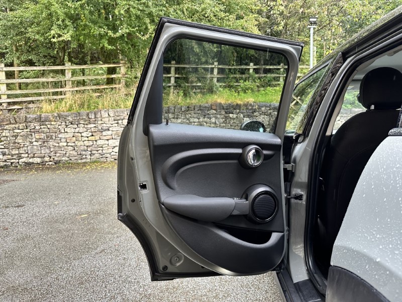 2020 (20) MINI HATCHBACK 1.5 Cooper Classic II 5dr 3544064