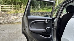 2020 (20) MINI HATCHBACK 1.5 Cooper Classic II 5dr 3544064