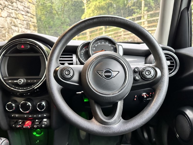 2020 (20) MINI HATCHBACK 1.5 Cooper Classic II 5dr 3543959