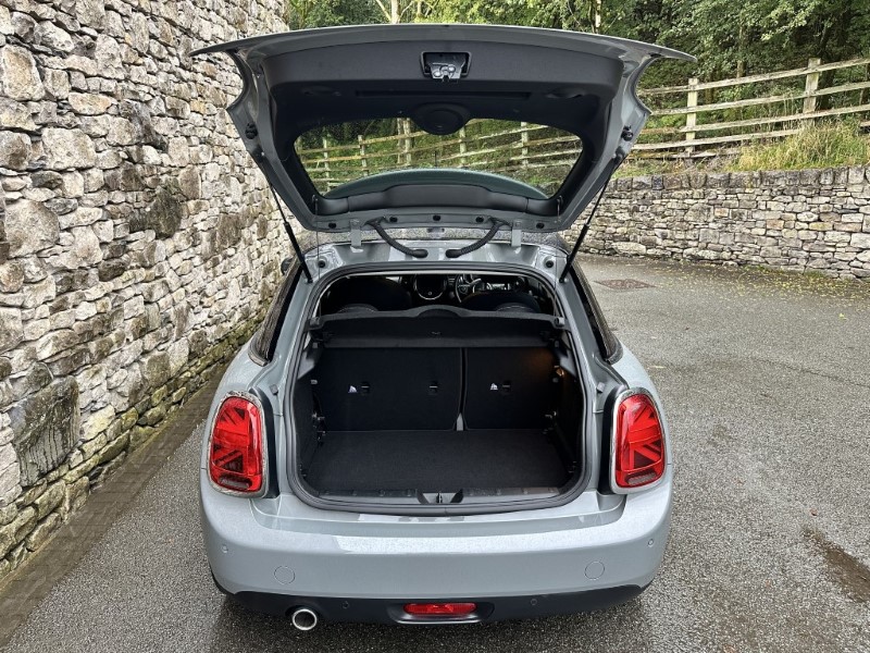 2020 (20) MINI HATCHBACK 1.5 Cooper Classic II 5dr 3543952