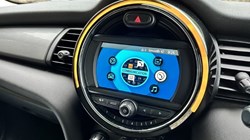2020 (20) MINI HATCHBACK 1.5 Cooper Classic II 5dr 3543983