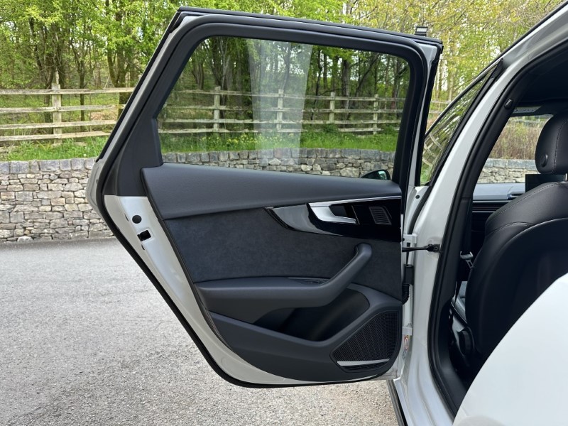 2021 (71) AUDI A4 35 TFSI Black Edition 5dr S Tronic 3417873