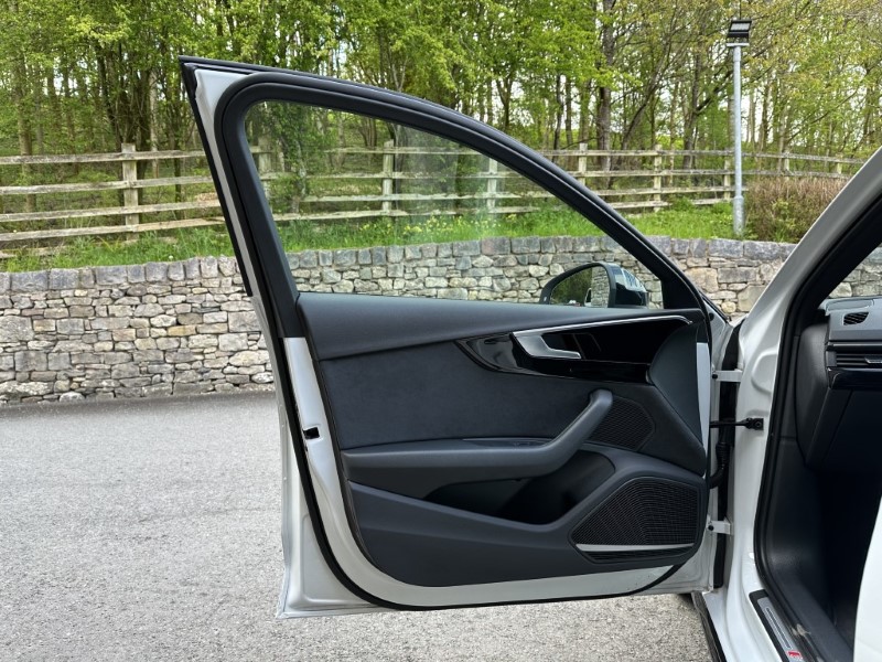 2021 (71) AUDI A4 35 TFSI Black Edition 5dr S Tronic 3417872