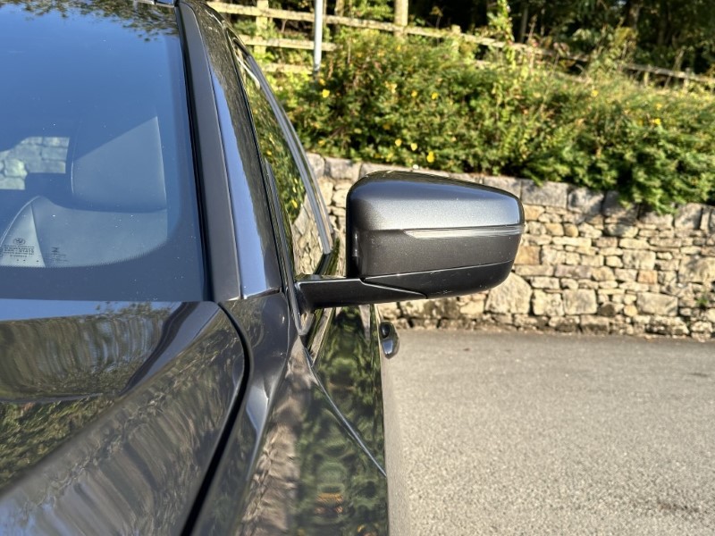 2020 (20) BMW 3 SERIES 320d M Sport 5dr Touring 3518875