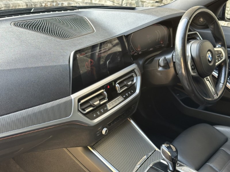 2020 (20) BMW 3 SERIES 320d M Sport 5dr Touring 3518862