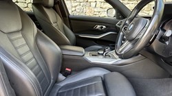 2020 (20) BMW 3 SERIES 320d M Sport 5dr Touring 3518826
