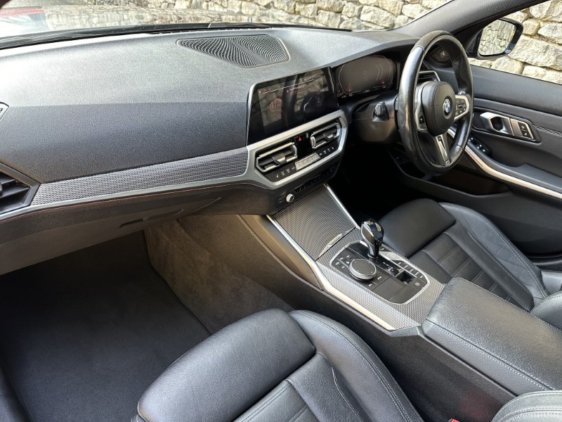 2020 (20) BMW 3 SERIES 320d M Sport 5dr Touring 3518860