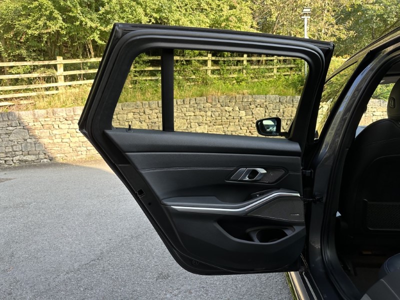 2020 (20) BMW 3 SERIES 320d M Sport 5dr Touring 3518896