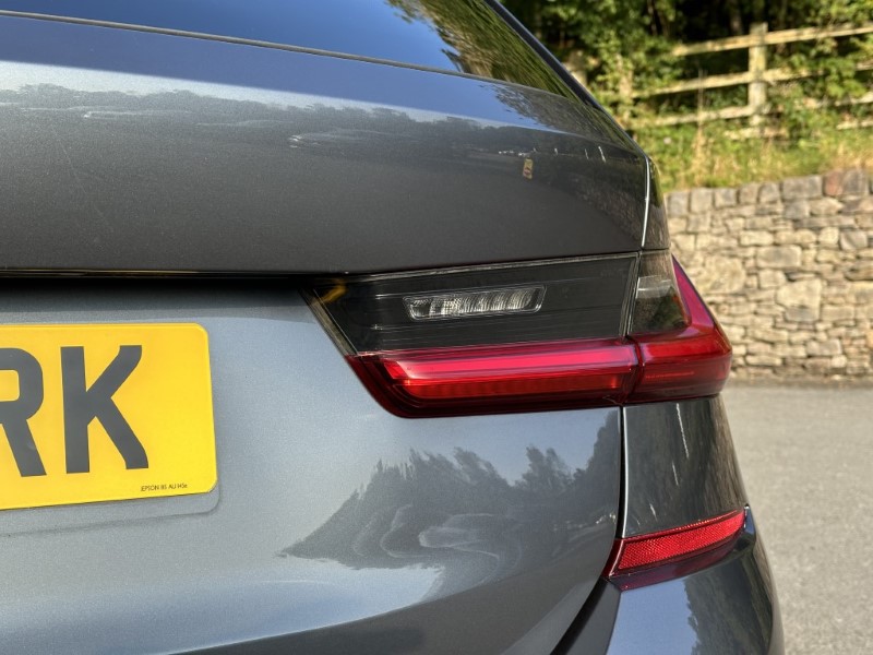 2020 (20) BMW 3 SERIES 320d M Sport 5dr Touring 3518832