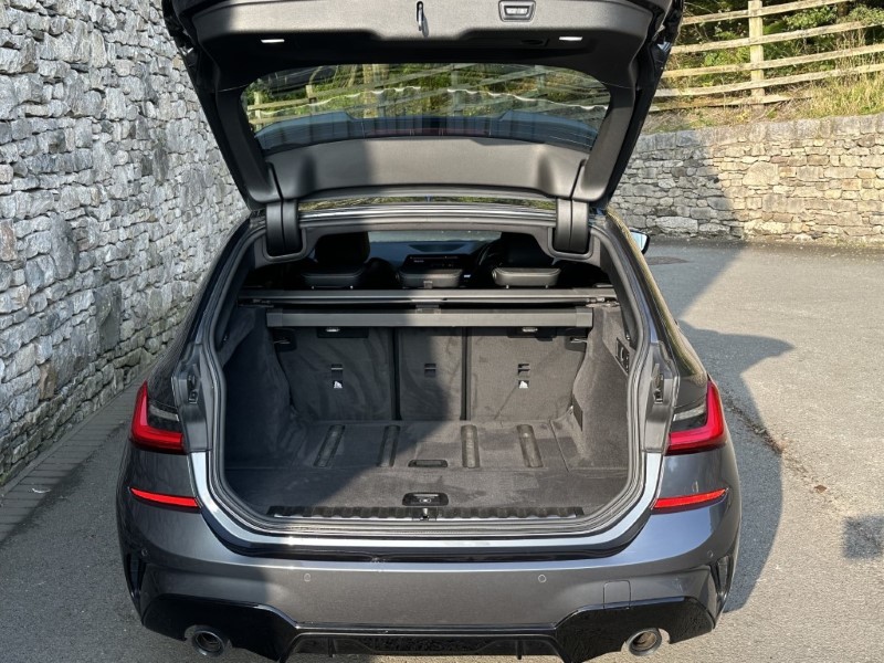 2020 (20) BMW 3 SERIES 320d M Sport 5dr Touring 3518834