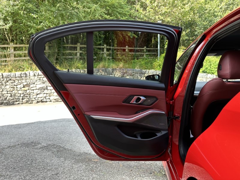 2024 (73) BMW 3 SERIES 320i M Sport 4dr Step Auto 3444428