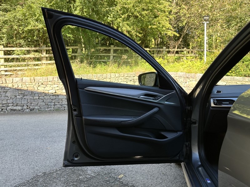 2018 (68) BMW 5 SERIES 520d M Sport Touring 3507824