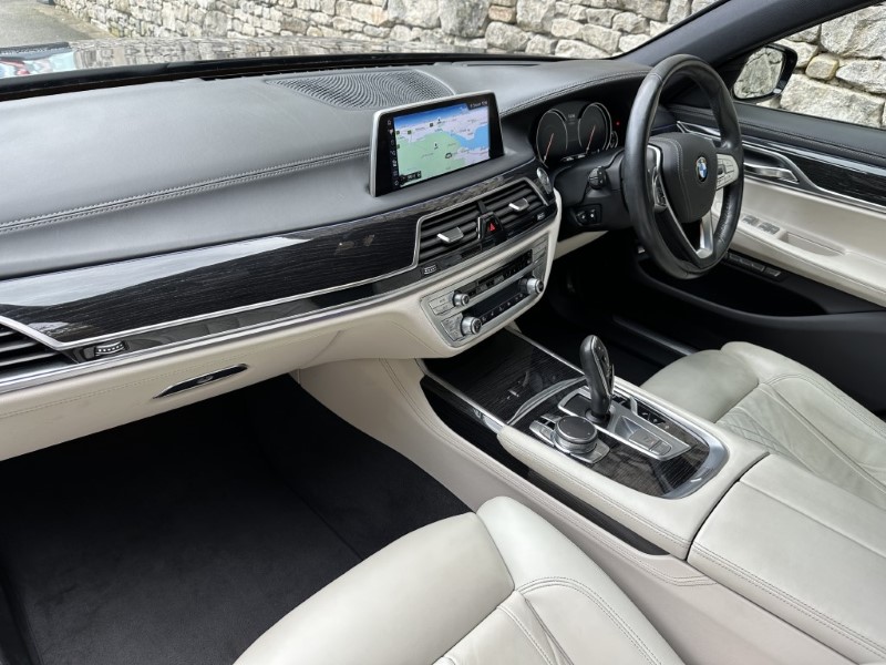 2015 (65) BMW 7 SERIES 730d xDrive M Sport 4dr Saloon 3530448