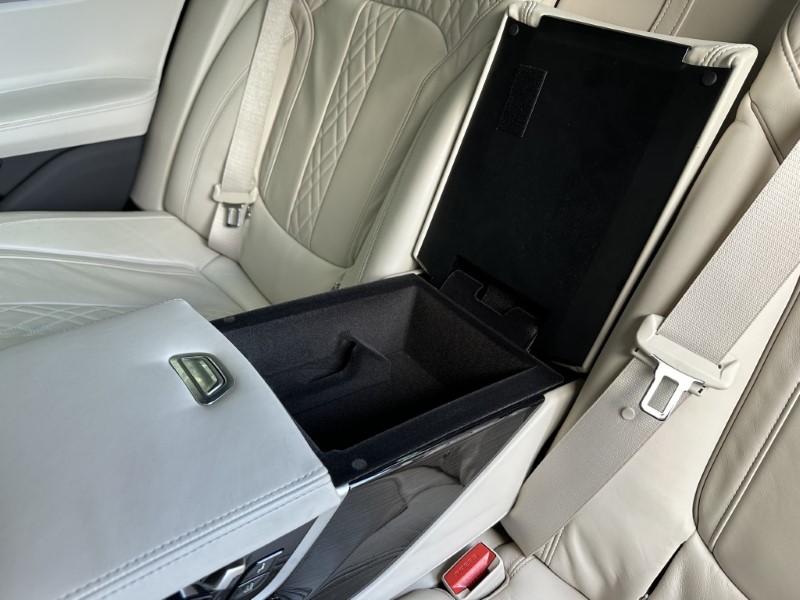 2015 (65) BMW 7 SERIES 730d xDrive M Sport 4dr Saloon 3530423