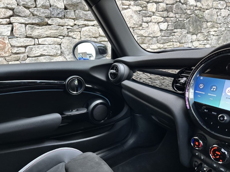 2024 (24) MINI HATCHBACK 1.5 Cooper Sport Premium 3dr Auto 3548544