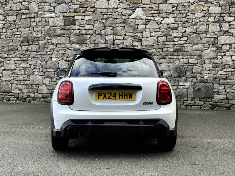 2024 (24) MINI HATCHBACK 1.5 Cooper Sport Premium 3dr Auto 3548564