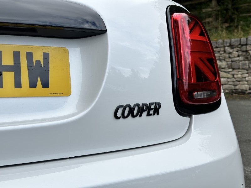 2024 (24) MINI HATCHBACK 1.5 Cooper Sport Premium 3dr Auto 3548530