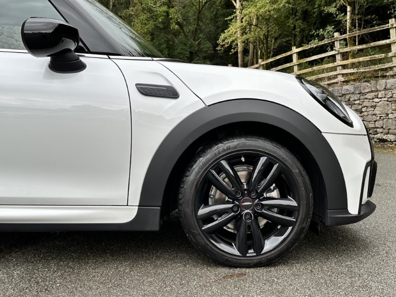 2024 (24) MINI HATCHBACK 1.5 Cooper Sport Premium 3dr Auto 3548591
