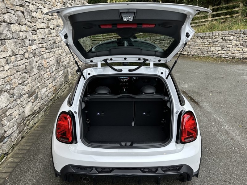 2024 (24) MINI HATCHBACK 1.5 Cooper Sport Premium 3dr Auto 3548596