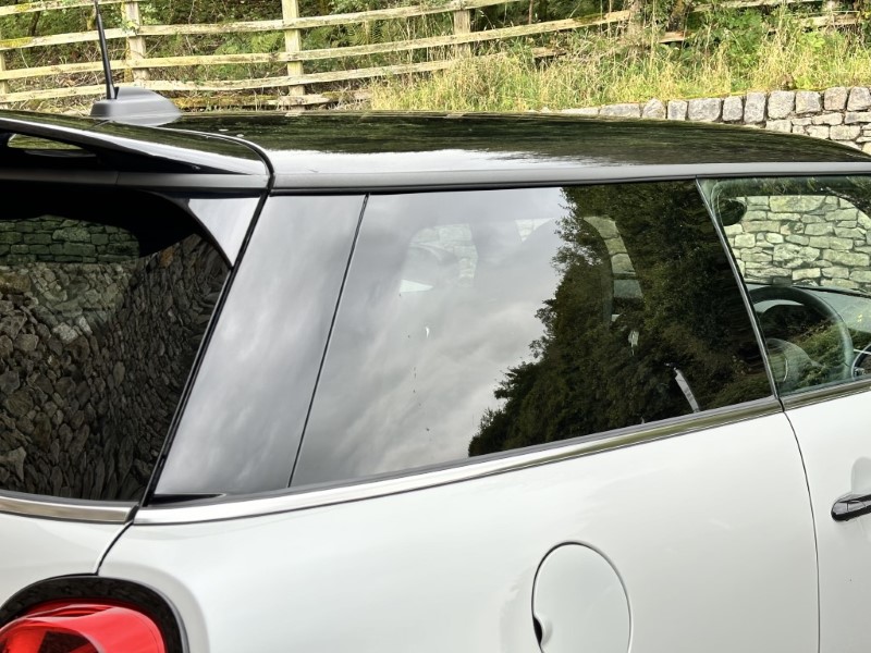 2024 (24) MINI HATCHBACK 1.5 Cooper Sport Premium 3dr Auto 3548588