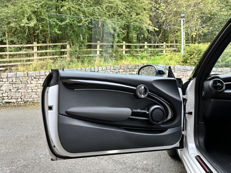 2024 (24) MINI HATCHBACK 1.5 Cooper Sport Premium 3dr Auto 3548586