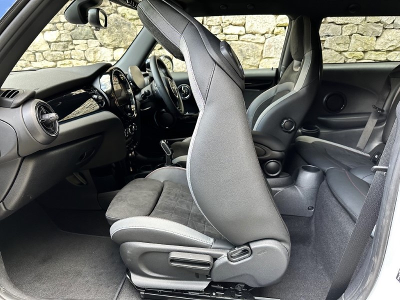 2024 (24) MINI HATCHBACK 1.5 Cooper Sport Premium 3dr Auto 3548562