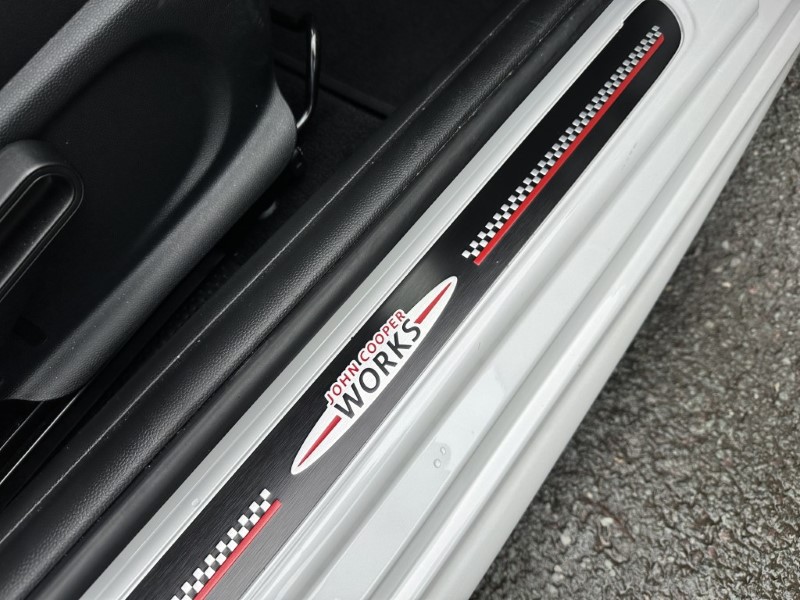 2024 (24) MINI HATCHBACK 1.5 Cooper Sport Premium 3dr Auto 3548534