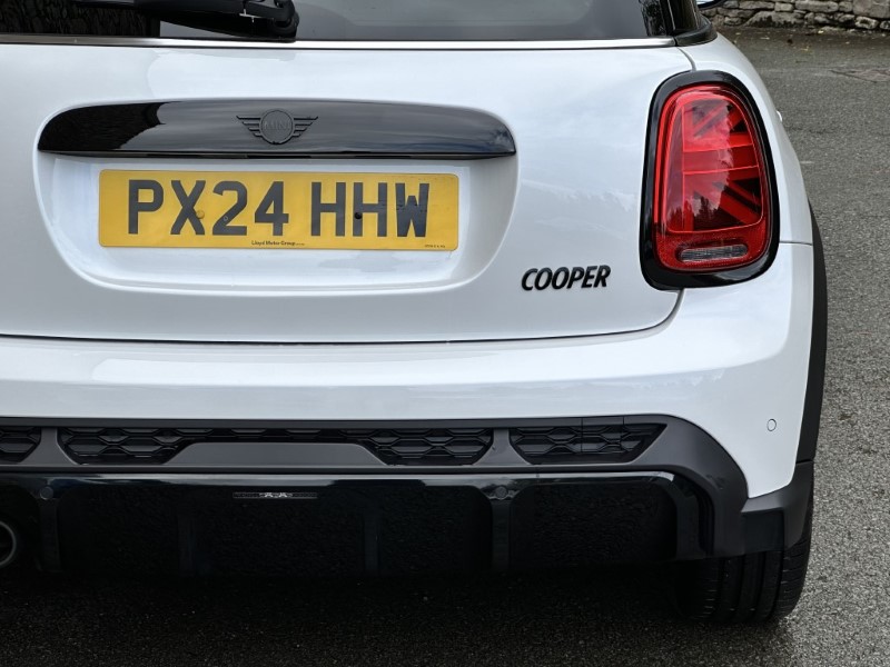 2024 (24) MINI HATCHBACK 1.5 Cooper Sport Premium 3dr Auto 3548528
