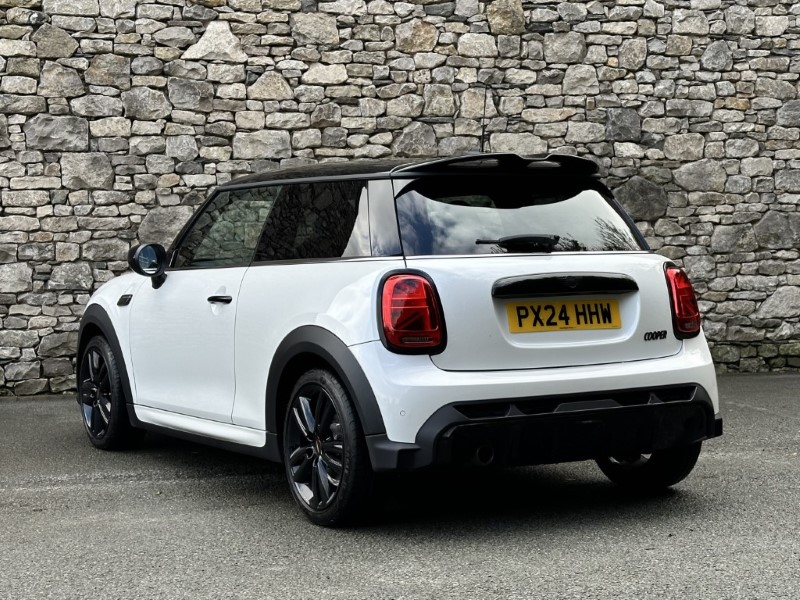 2024 (24) MINI HATCHBACK 1.5 Cooper Sport Premium 3dr Auto 3548565
