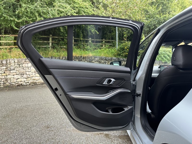 2024 (74) BMW 3 SERIES 320i M Sport 4dr Saloon 3488452