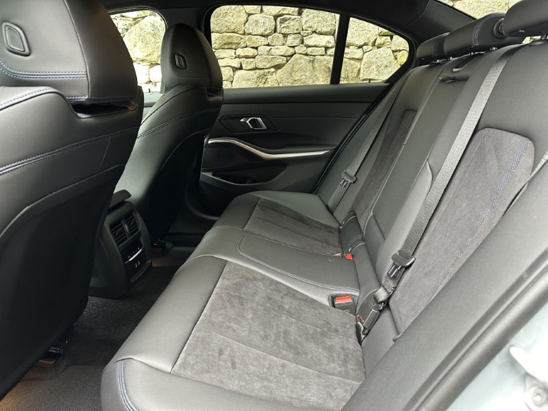 2024 (74) BMW 3 SERIES 320i M Sport 4dr Saloon 3488427