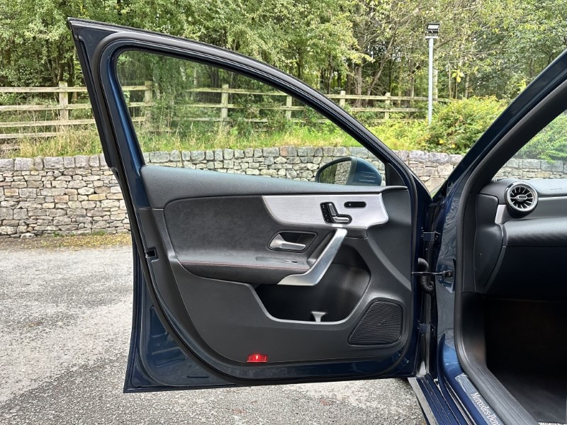 2020 (69) MERCEDES-BENZ A CLASS A200 AMG Line Premium Plus 5dr Auto 3551701