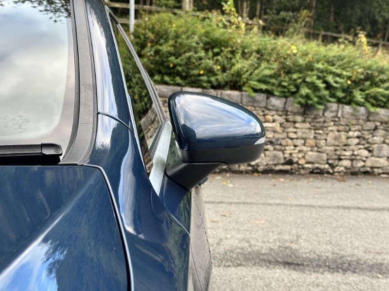 2020 (69) MERCEDES-BENZ A CLASS A200 AMG Line Premium Plus 5dr Auto 3551677