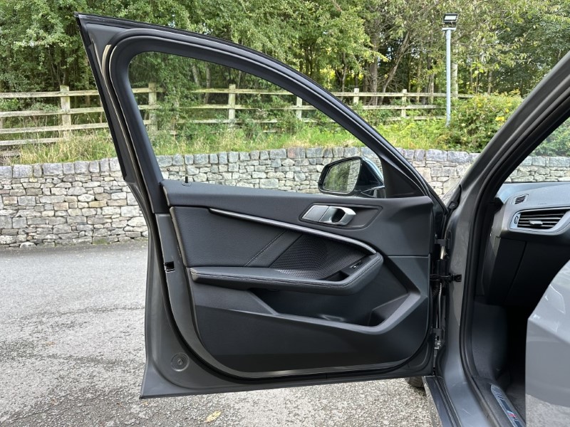 2022 (22) BMW 1 SERIES 120d xDrive M Sport 5dr Step Auto [LCP] 3505412