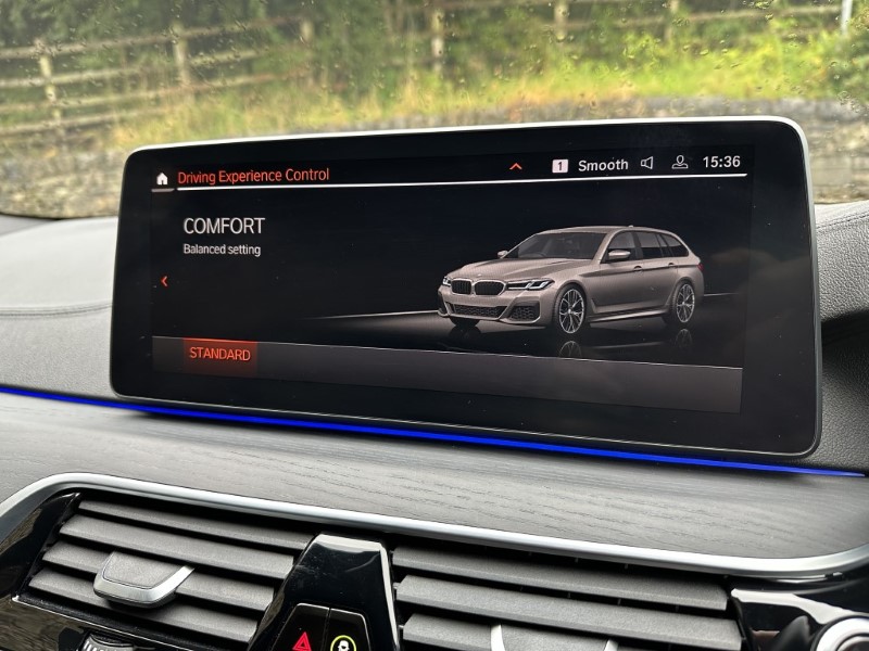 2022 (71) BMW 5 SERIES 520d xDrive MHT M Sport Touring  3538487