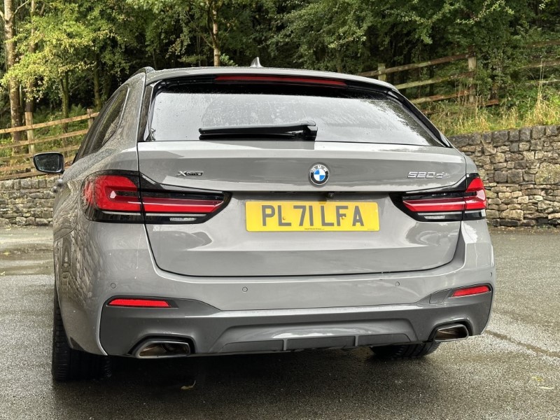 2022 (71) BMW 5 SERIES 520d xDrive MHT M Sport Touring  3538948