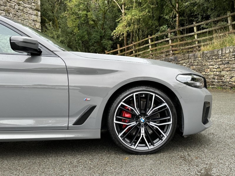 2022 (71) BMW 5 SERIES 520d xDrive MHT M Sport Touring  3538974