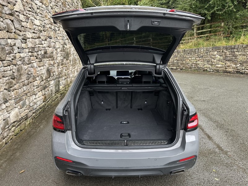 2022 (71) BMW 5 SERIES 520d xDrive MHT M Sport Touring  3538949