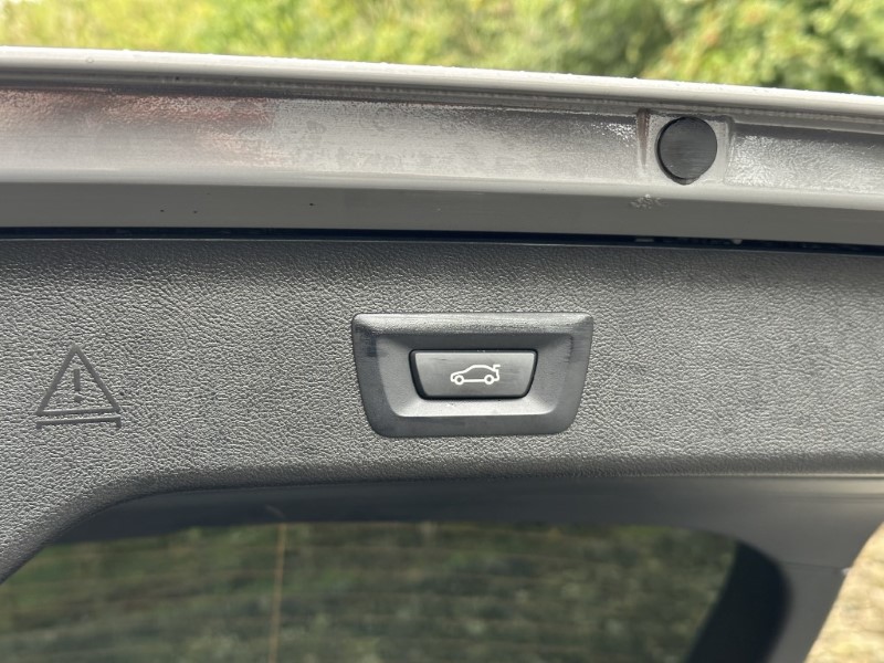 2022 (71) BMW 5 SERIES 520d xDrive MHT M Sport Touring  3538950