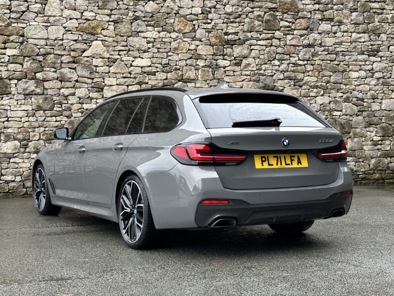 2022 (71) BMW 5 SERIES 520d xDrive MHT M Sport Touring  3538958