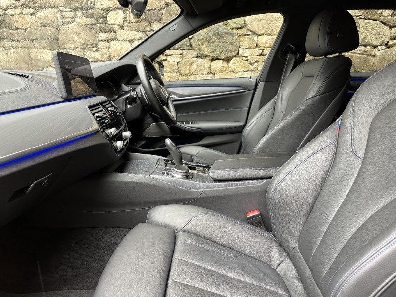 2022 (71) BMW 5 SERIES 520d xDrive MHT M Sport Touring  3538477
