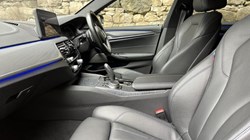 2022 (71) BMW 5 SERIES 520d xDrive MHT M Sport Touring 3538477