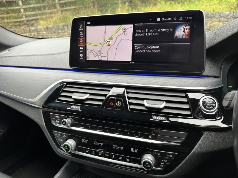 2022 (71) BMW 5 SERIES 520d xDrive MHT M Sport Touring  3538485