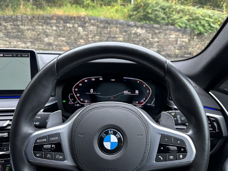 2022 (71) BMW 5 SERIES 520d xDrive MHT M Sport Touring  3538489