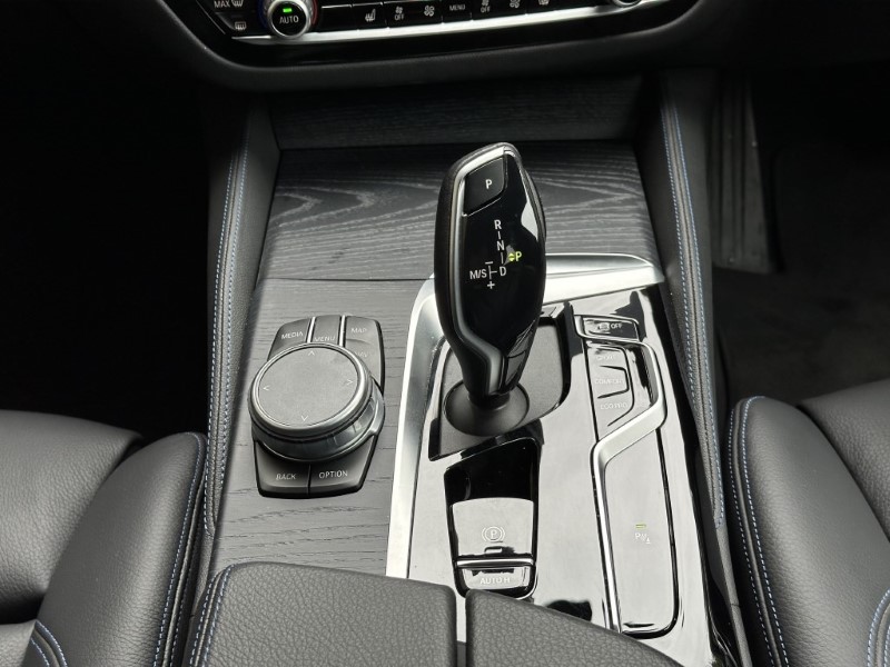 2022 (71) BMW 5 SERIES 520d xDrive MHT M Sport Touring  3538472